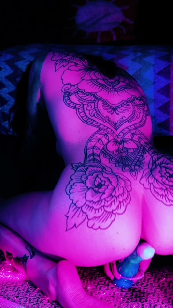 Neon Raver Lays a Clutch of Eggs in Uv Then Pushes Them All Out and Pisses: Ovipositor and Egg Play Seduction
