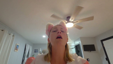 Stepdaughter Seduces Stepfather in Anime Outfit